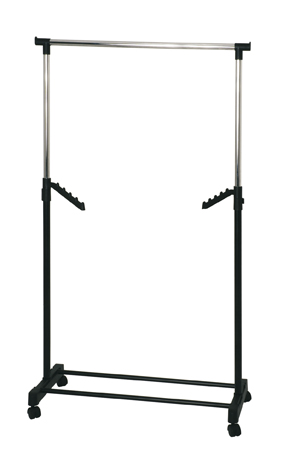 Rollgarderobe mit verchromter Stange schwarzem Gestell und Rollen