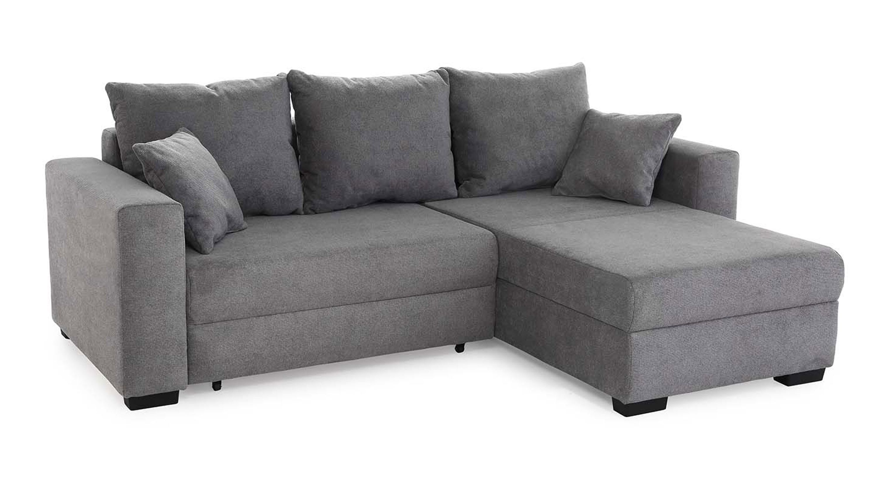 Dunkelgraues Ecksofa mit breiten Armlehnen und mehreren Kissen