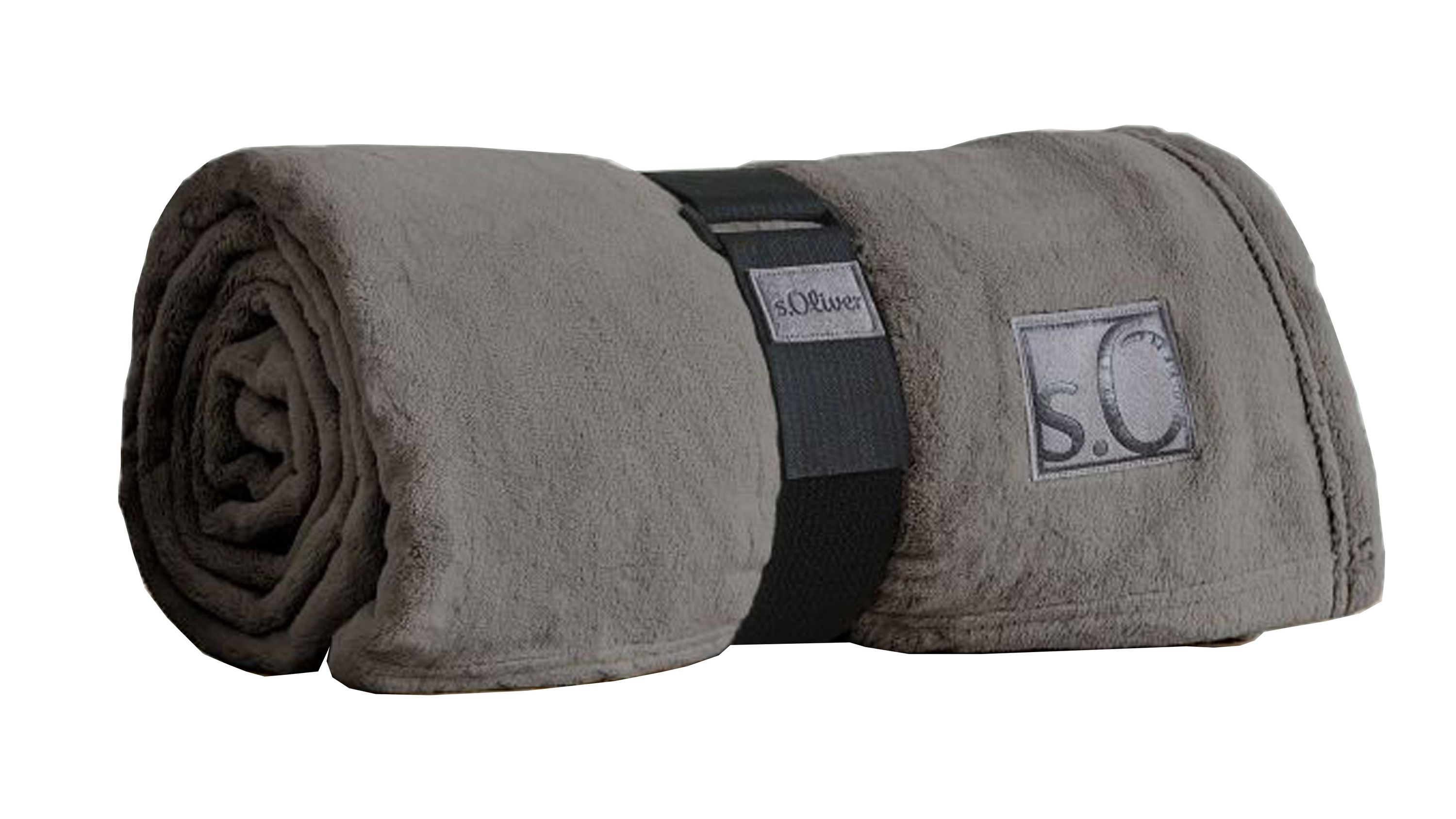 Taupefarbene Wohndecke aus weichem Stoff zusammengerollt mit schwarzem Band und sichtbarem Label