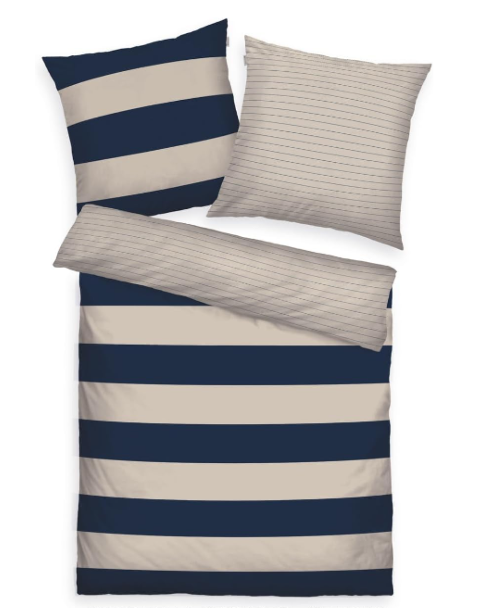 Bett mit zwei Wende-Kissen und Decke in Beige/Dunkelblau gestreift und einfarbig Beige Draufsicht