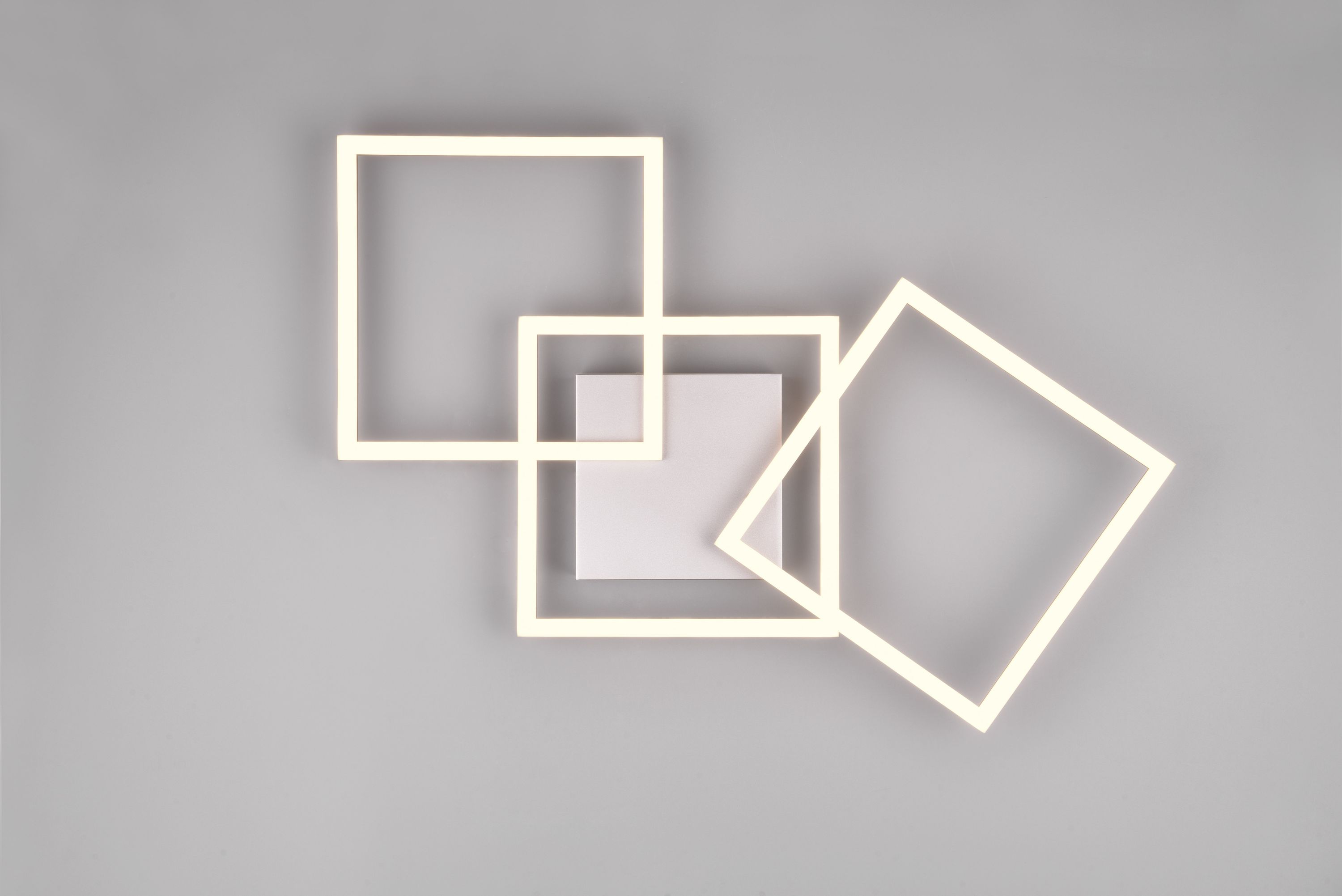 Trio Leuchten Deckenleuchte  52 6 x 7 x 52 6 cm  nicht dimmbar  Design mit drei überlappenden Quadraten Draufsicht auf drei weiße  überlappende quadratische Rahmen vor einem hellgrauen Hintergrund