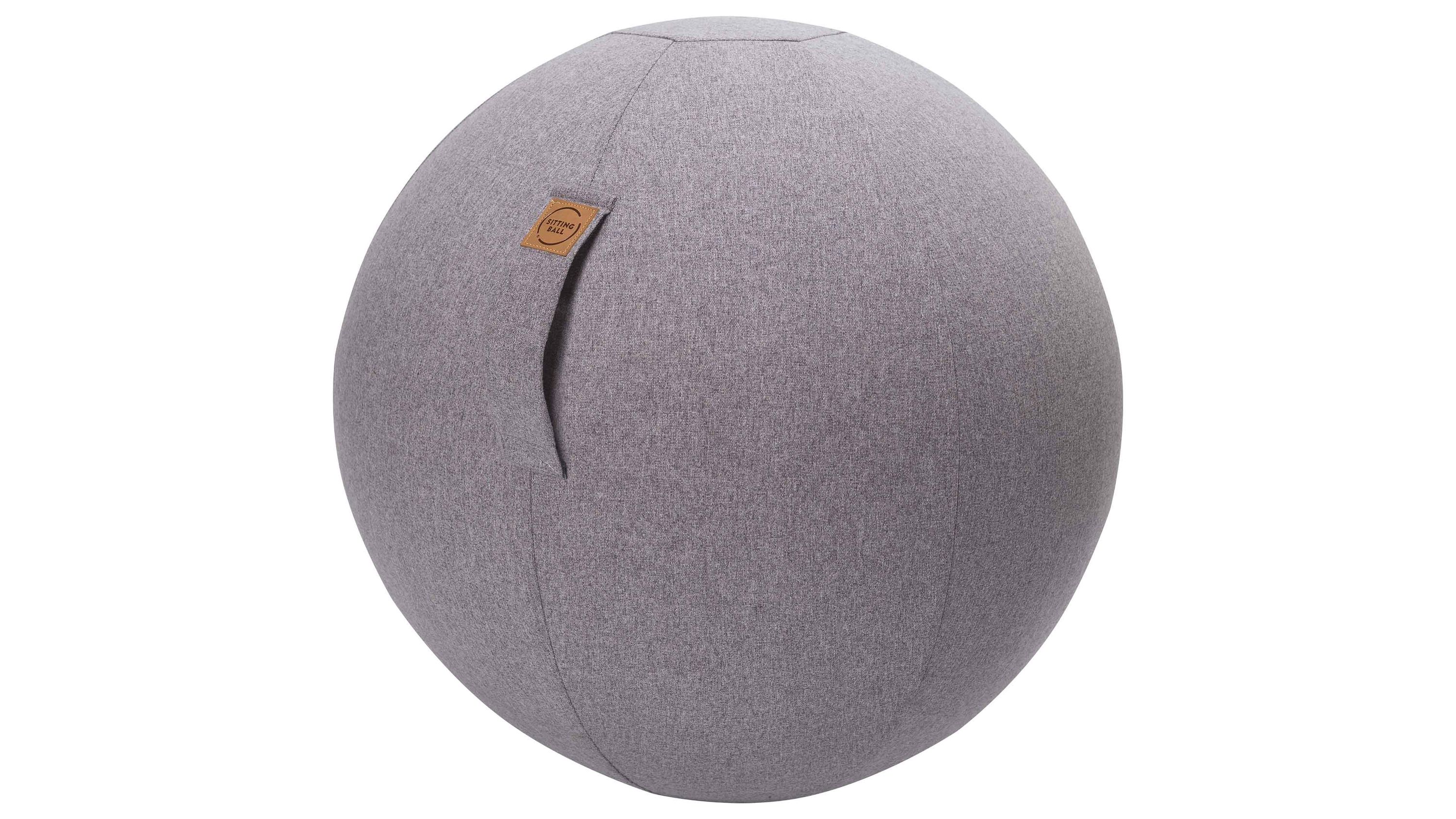 Runder Sitzball mit grauem Stoffbezug und Grifflasche