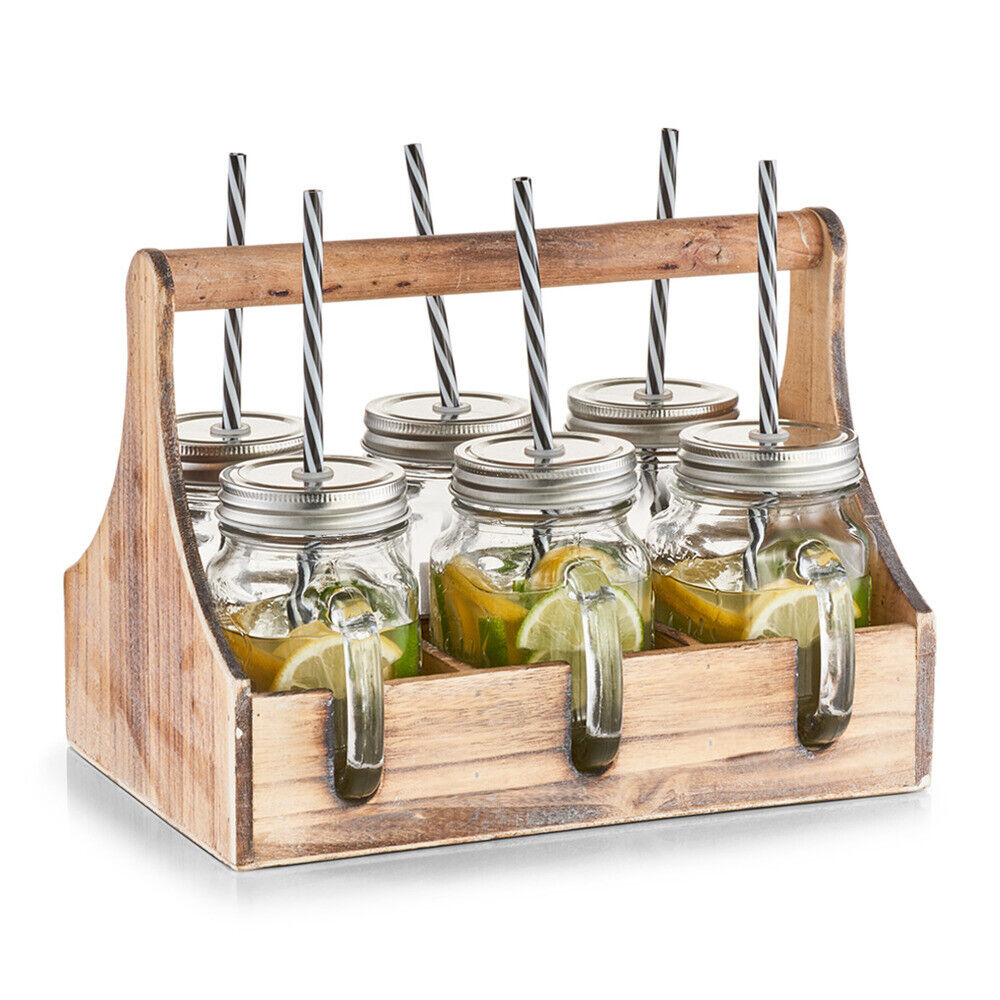 7-teiliges Mason-Jar-Set mit Getränken und Limetten in rustikalem Holzträger leicht erhöht fotografiert