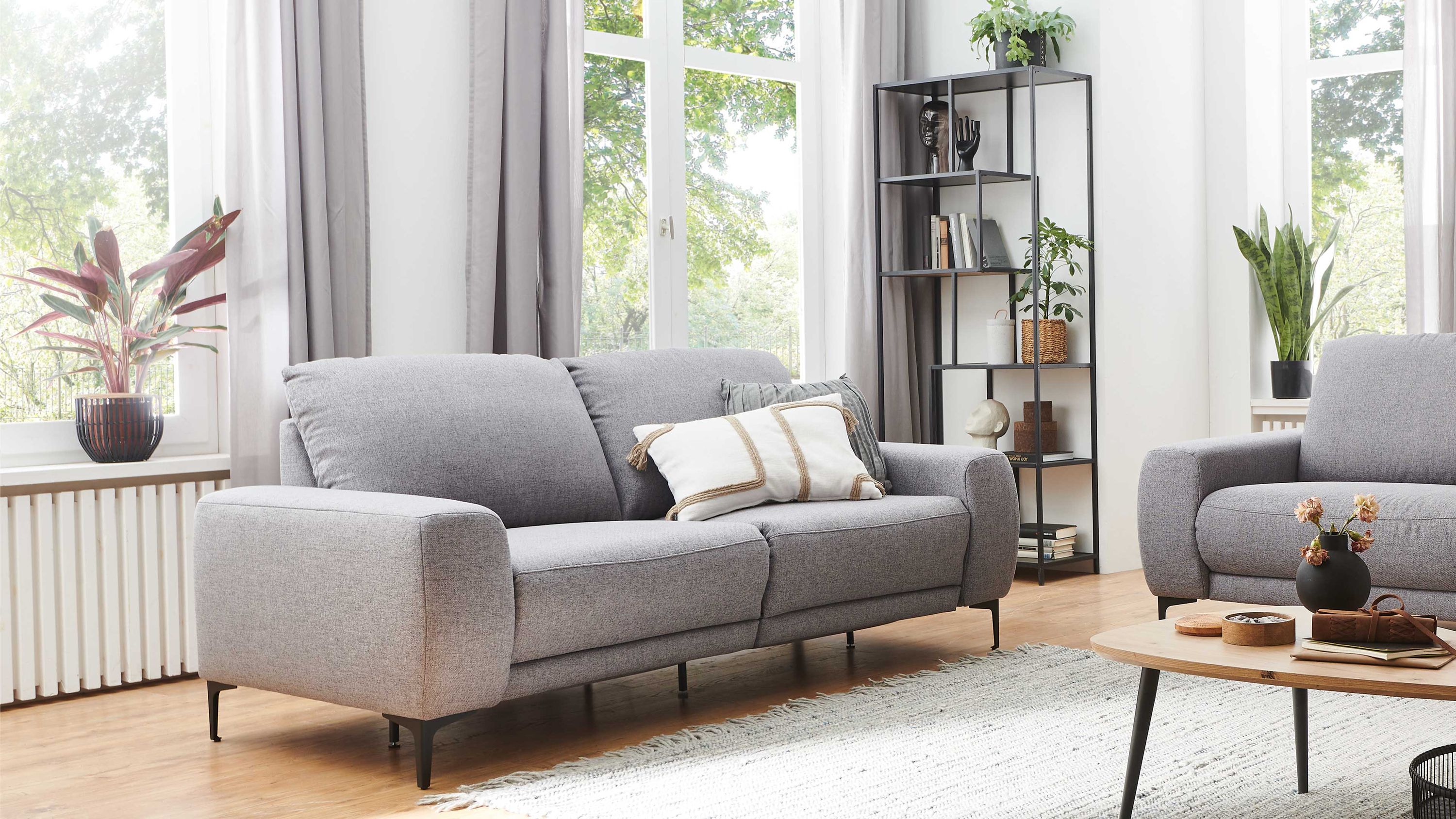 COMFORT SMART Cadira - 2,5-Sitzer graues Flachgewebe Mono & schwarze Winkelfüße - Länge ca. 194 cm