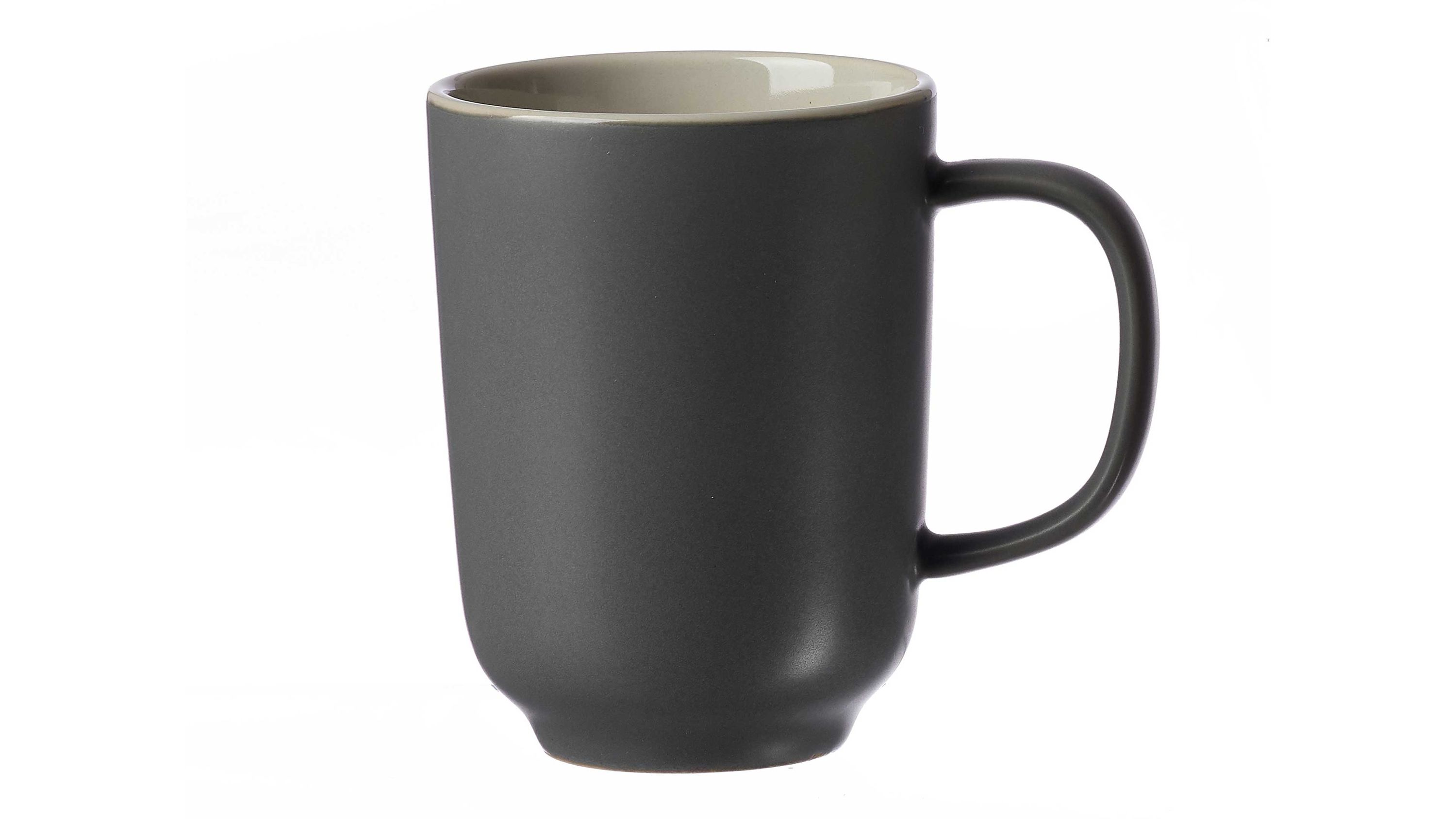 Grauer Kaffeebecher mit rundem Henkel und glatter Oberfläche