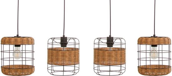 Pendelleuchte mit kuppelförmigem Rattanschirm und schwarzen Metallakzenten  inszeniert über Tisch in modernem Wohnambiente