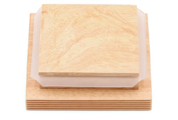 Weiße Dose quadratisch  mit passgenauem Holzdeckel