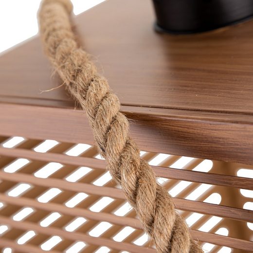 Holzlattenfläche mit Seil und schwarzem Objekt Nahaufnahme einer Holzlattenfläche mit dickem Seil und schwarzem Objekt, aus schräger Draufsicht fotografiert.