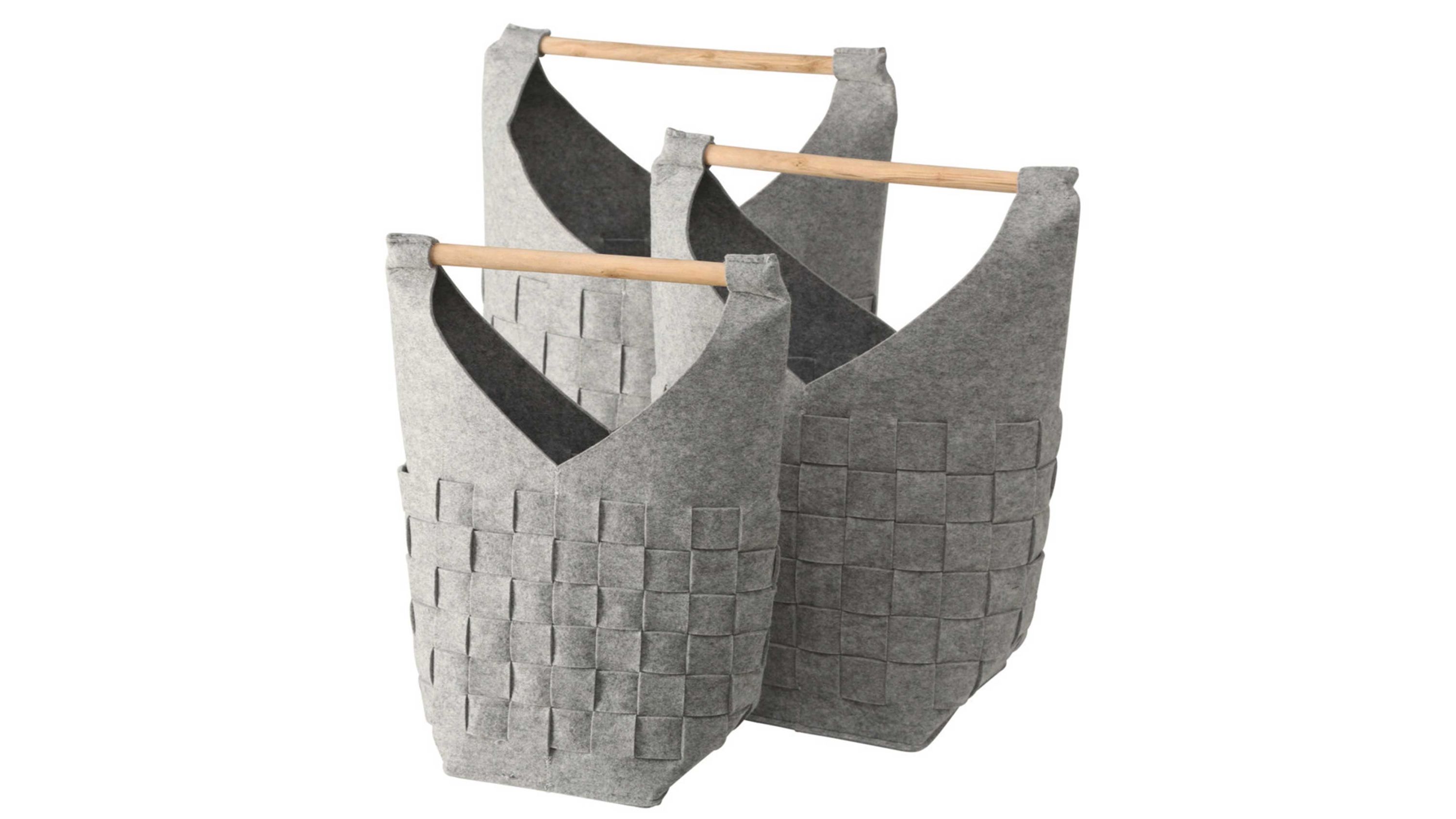 Dreiteiliges Set hellgrauer Filztaschen mit Holzgriffen und geflochtenem Muster