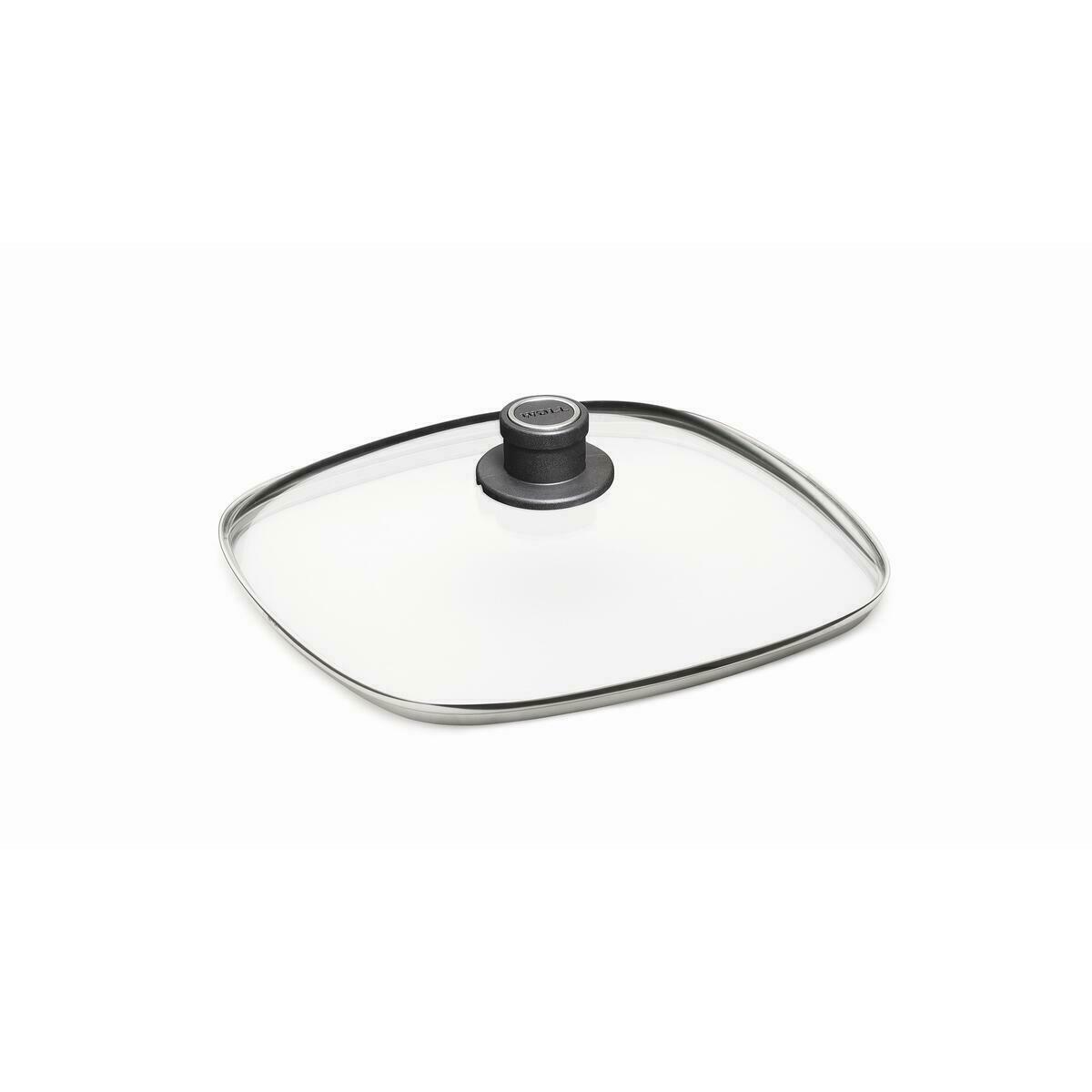 Quadratischer Glasdeckel mit Metallrand und schwarzem Griff, von schräg oben fotografiert.