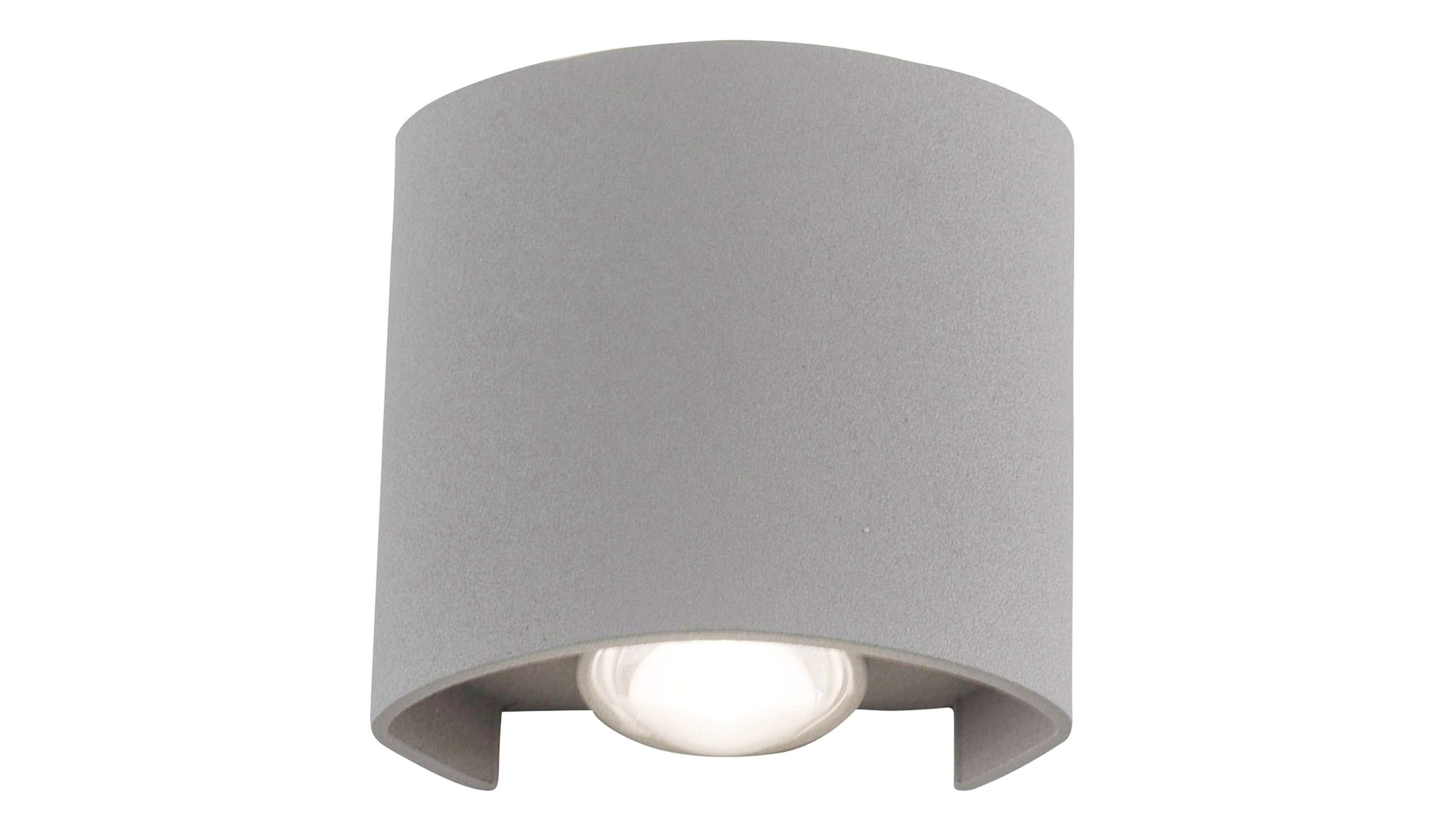 Silberfarbene zylindrische Außenwandleuchte mit offenem Boden und sichtbarer Lampe