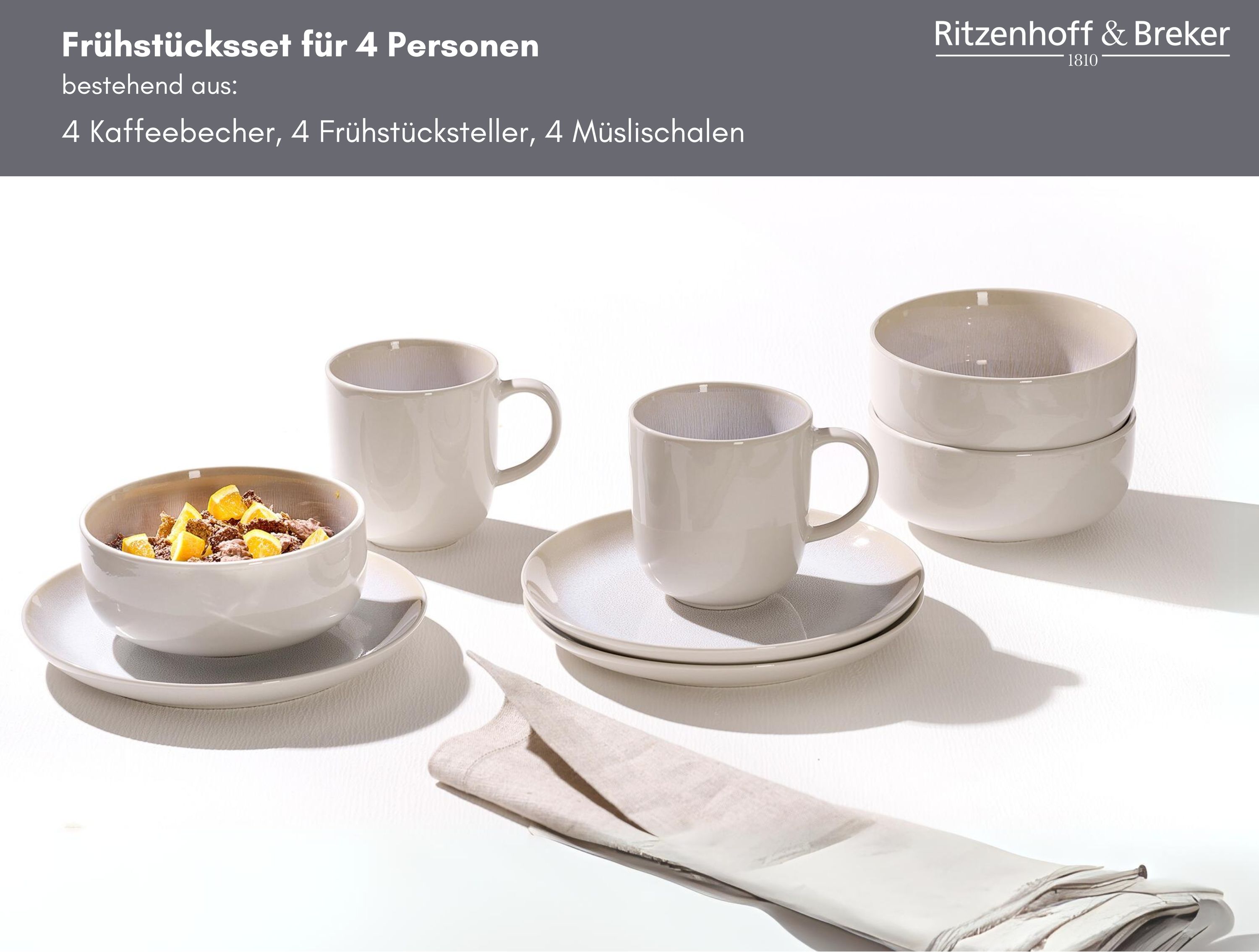 Beige Frühstücksset bestehend aus Kaffeebechern Frühstückstellern und Müslischalen auf weißem Untergrund