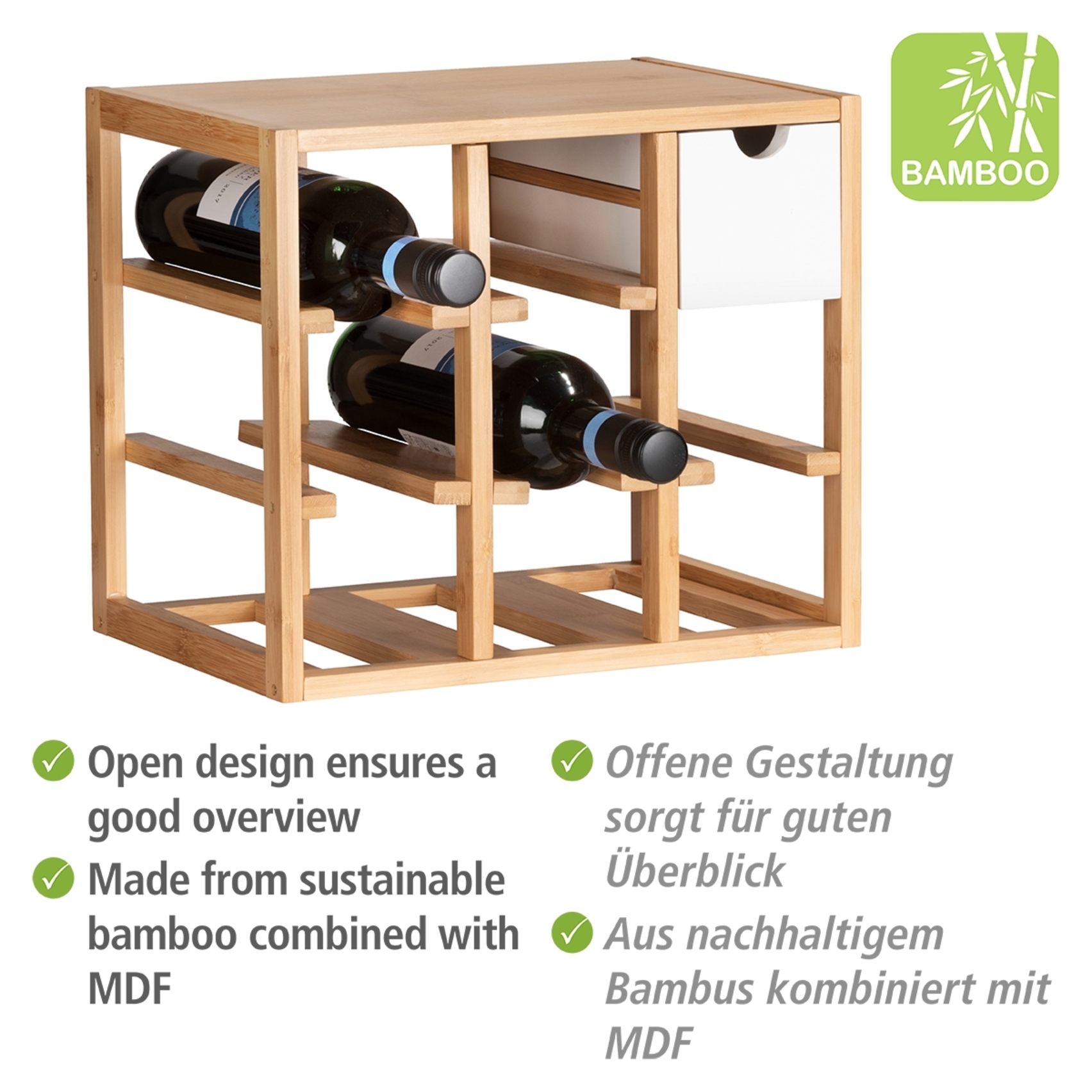 Leicht schräg von links aufgenommene Ansicht eines quadratischen Weinregals aus braunem Bambus und MDF mit offener Gestaltung