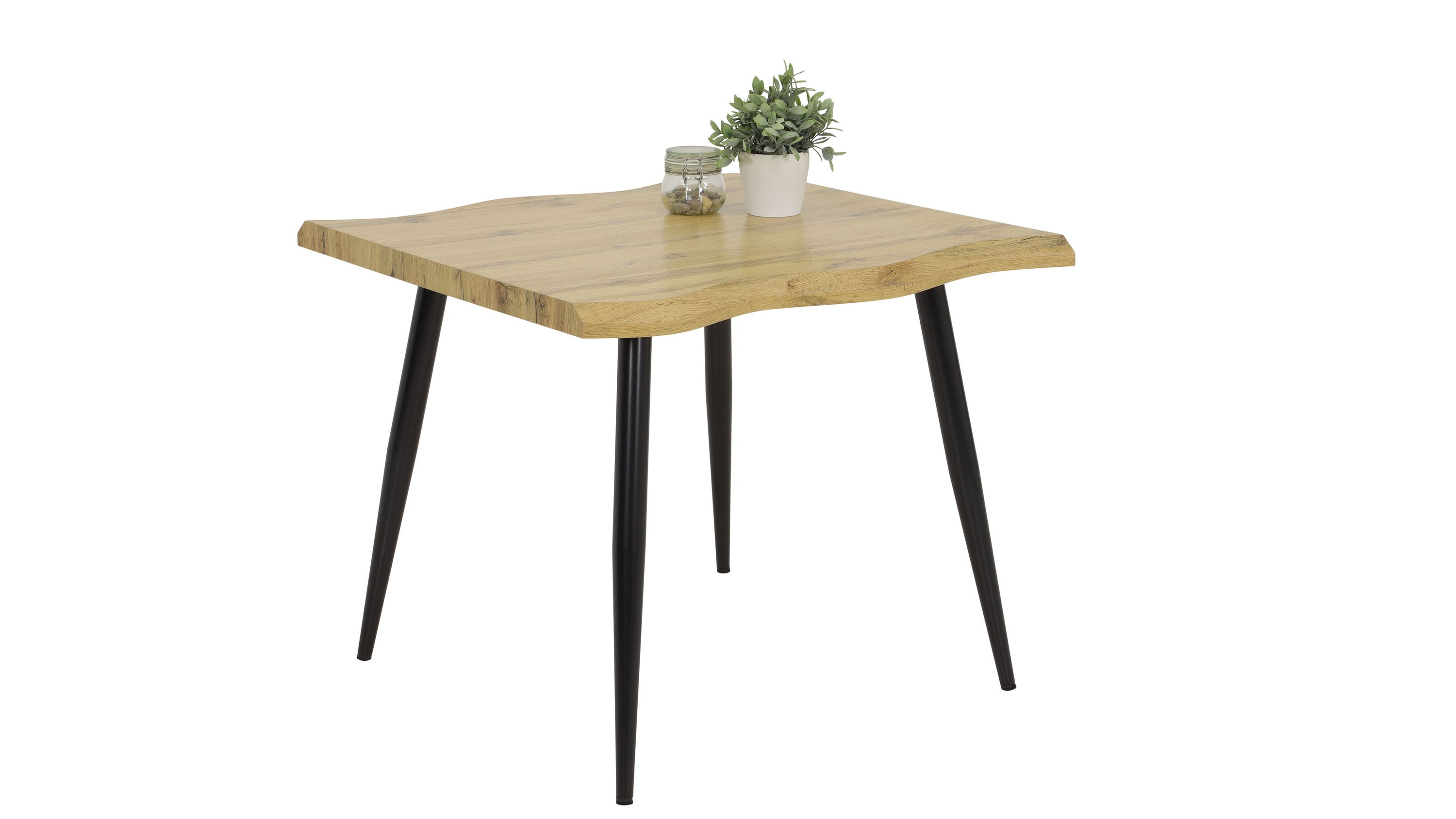 Quadratischer Esstisch mit unregelmäßig geformter Holzplatte und schwarzen Metallbeinen