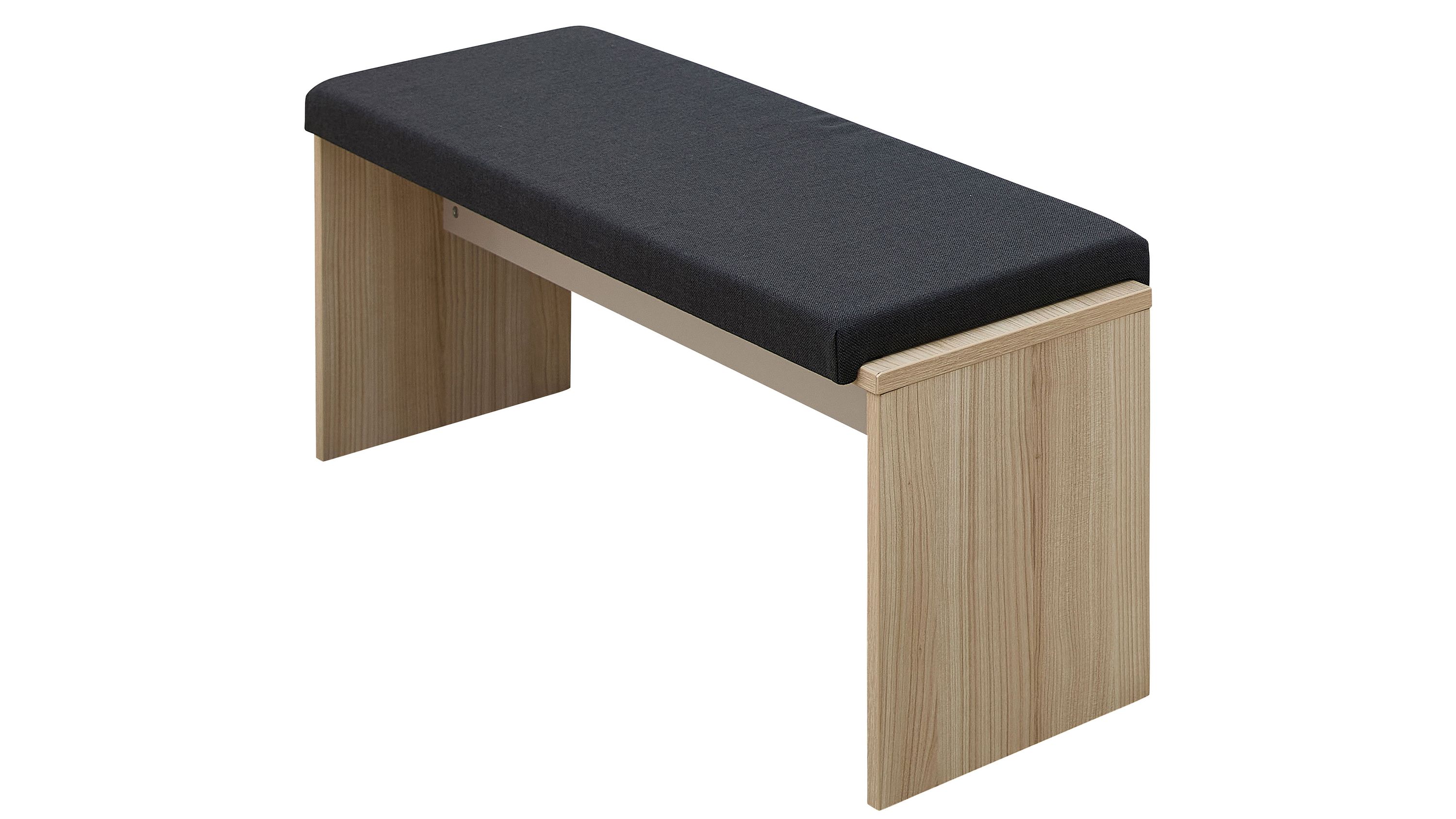 Bank mit rechteckigem Sitzkissen in dunkler Farbe und Holzgestell in heller Holzoptik