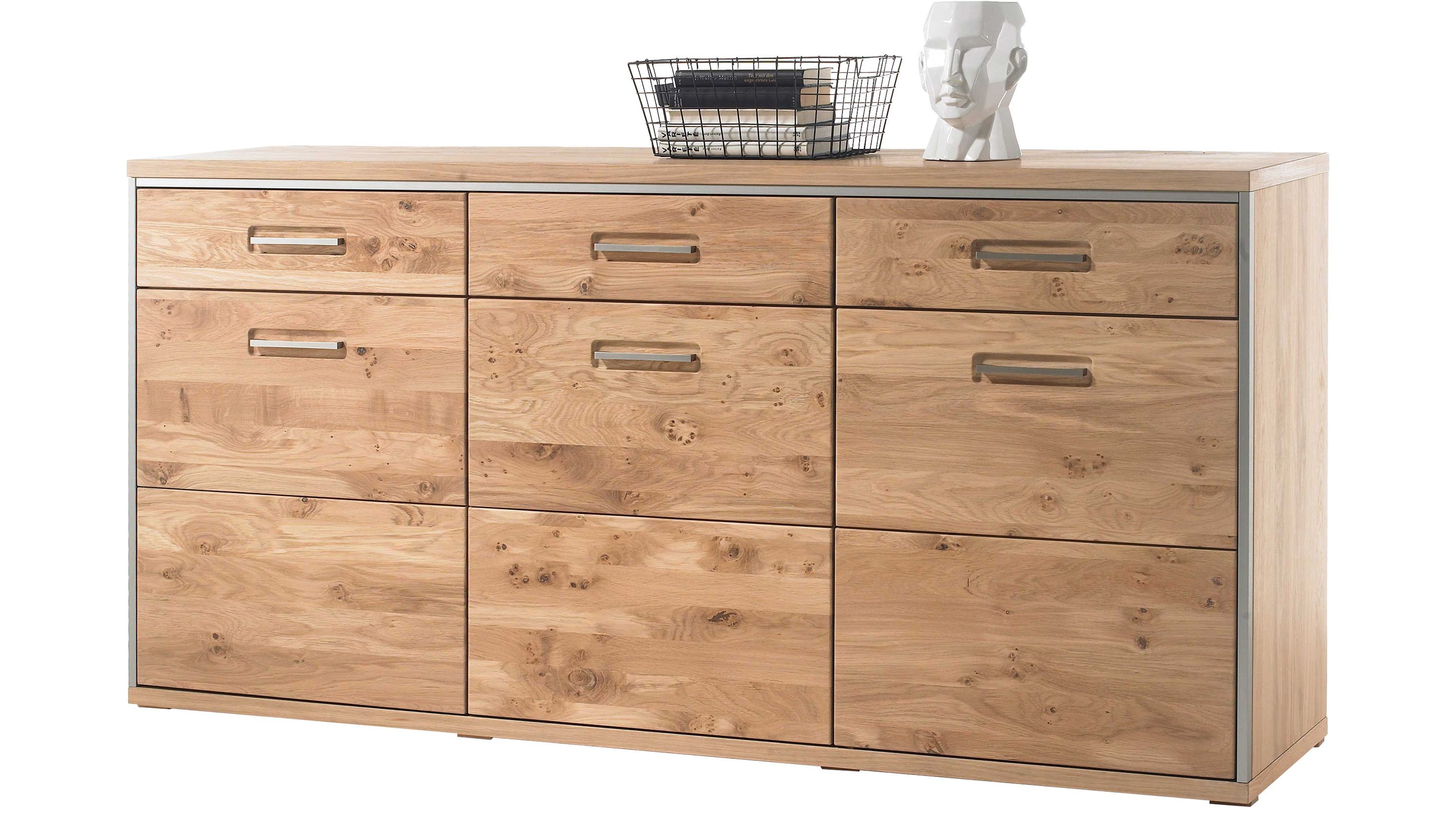 Sideboard mit drei Türen und drei Schubladen in heller Holzoptik mit Metallgriffen