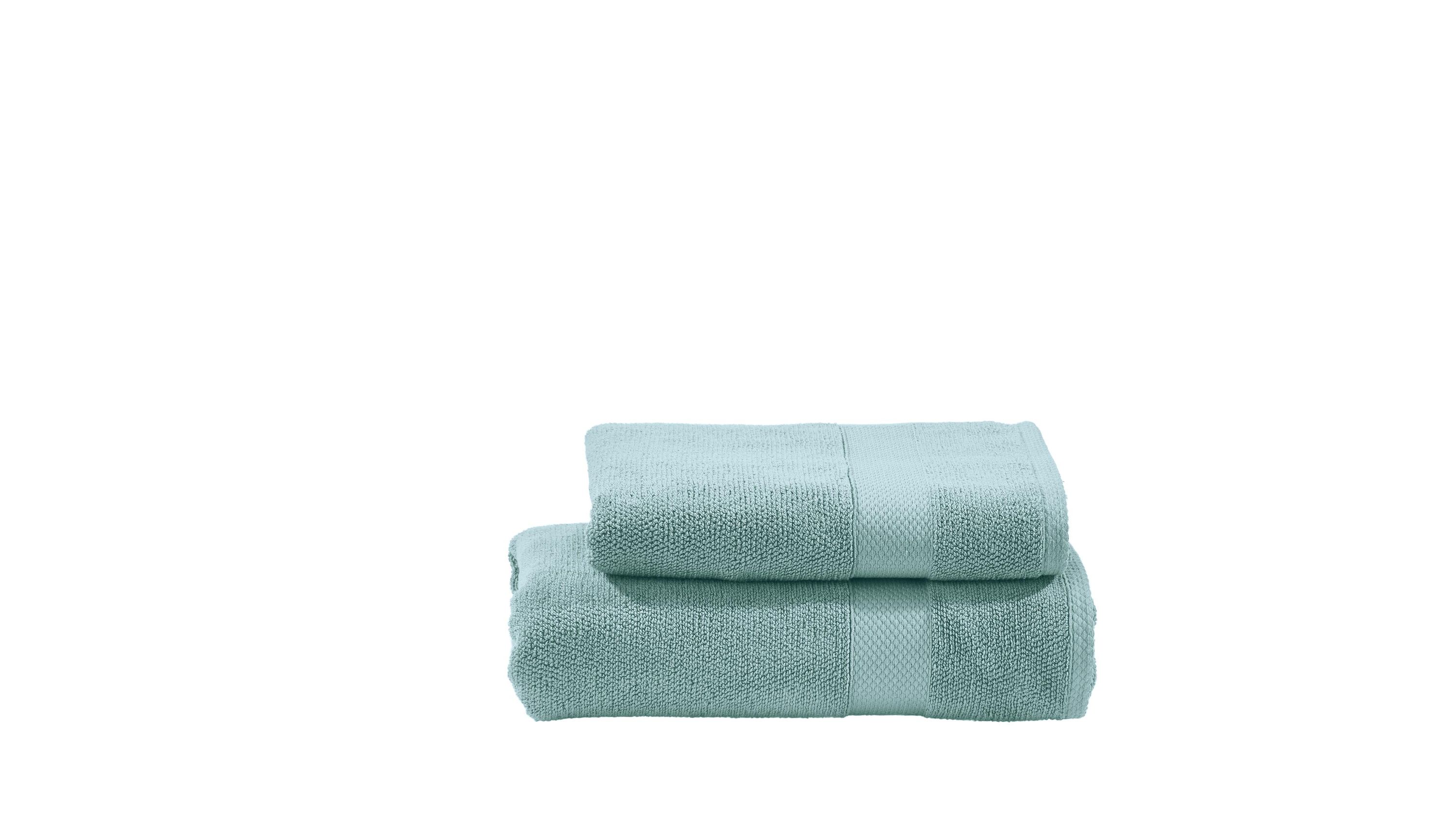 Zwei gefaltete Handtücher in hellblauer Farbe mit Struktur und glatten Streifen