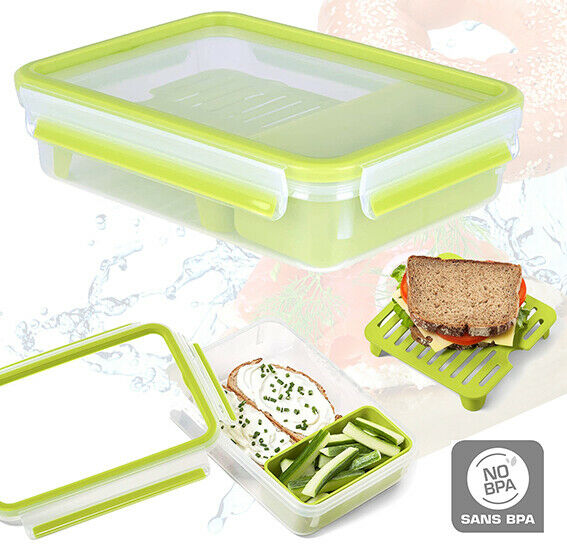 Brunchbox geöffnet  mit grünem Deckel  Gittereinsatz  rundem Schälchen und frischem Salat