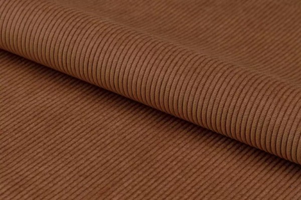 Detailaufnahme des orangefarbenen Bezugsstoffs mit feiner Struktur des Esszimmerstuhls