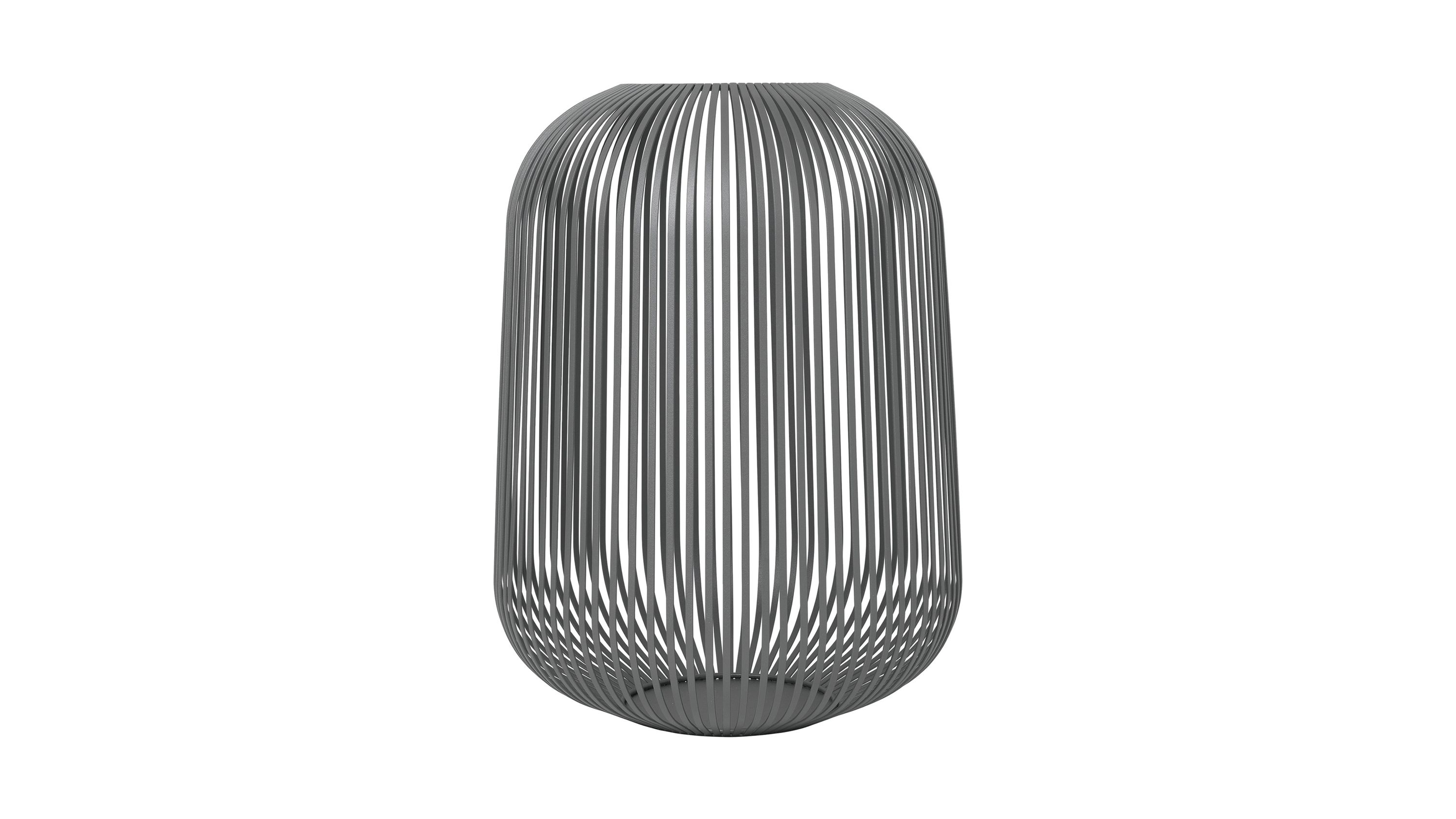 Laterne aus stahlgrauen Metallstreben in runder Form