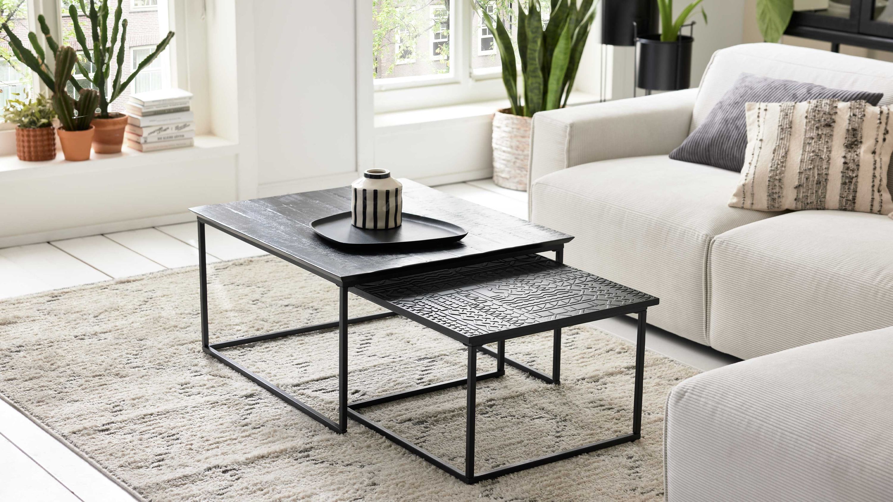 Roomio No. 2001 - Couchtisch-Set schwarzes Mangoholz & schwarzes Metall - zweiteilig