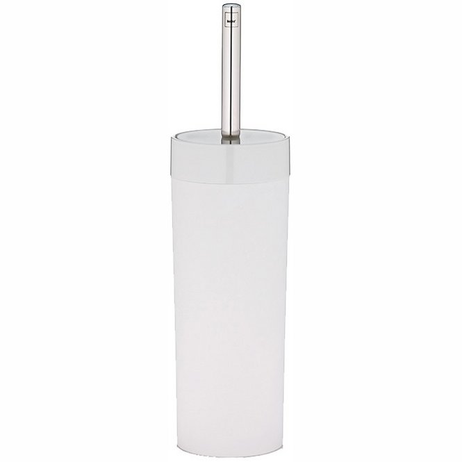 Weißer Trinkbecher mit silbernem Strohhalm Weißer zylindrischer Trinkbecher mit Deckel und eingesetztem silbernem Strohhalm, frontal aufgenommen.