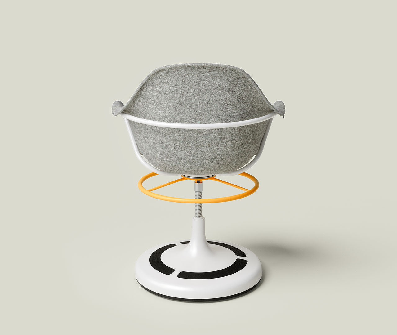 Drehstuhl mit weißem Sockel, grauem Sitz, orangefarbener Verbindung und ergonomisch geformter Rückenlehne.