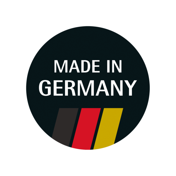 Rundes schwarzes Label mit weißer Aufschrift „Made in Germany“ und drei Streifen in Schwarz, Rot und Gold unten