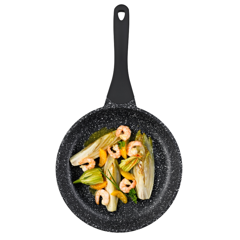 runde bratpfanne mit ergonomischem griff  befüllt mit garnelen