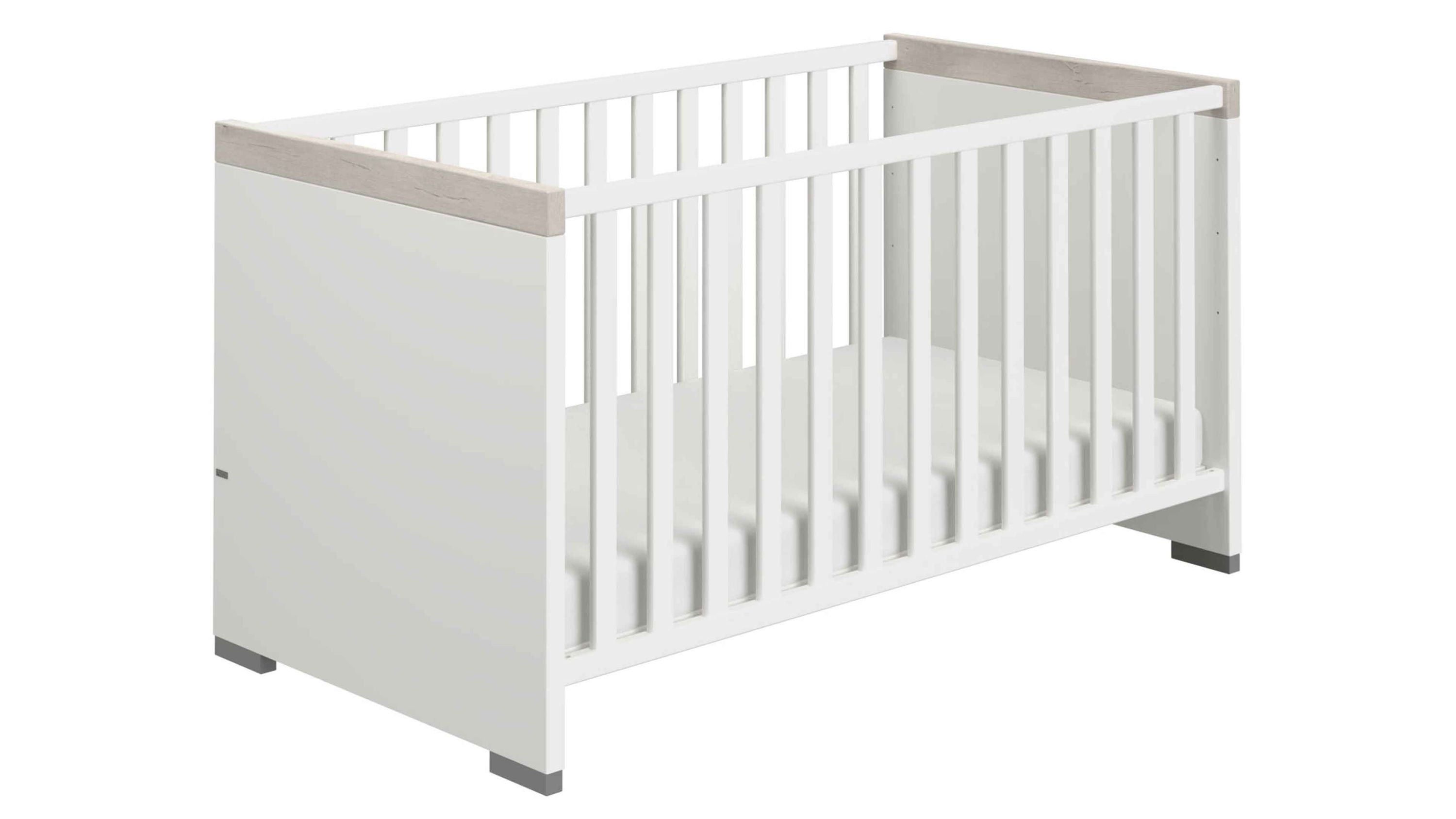 Babybettgestell mit weißen Gitterseiten und hellbraunen Abdeckungen an den Enden