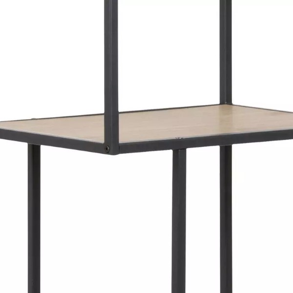 Seitliche Ansicht eines Regalbodens mit schwarzem Metallgestell im modernen Industrie Look