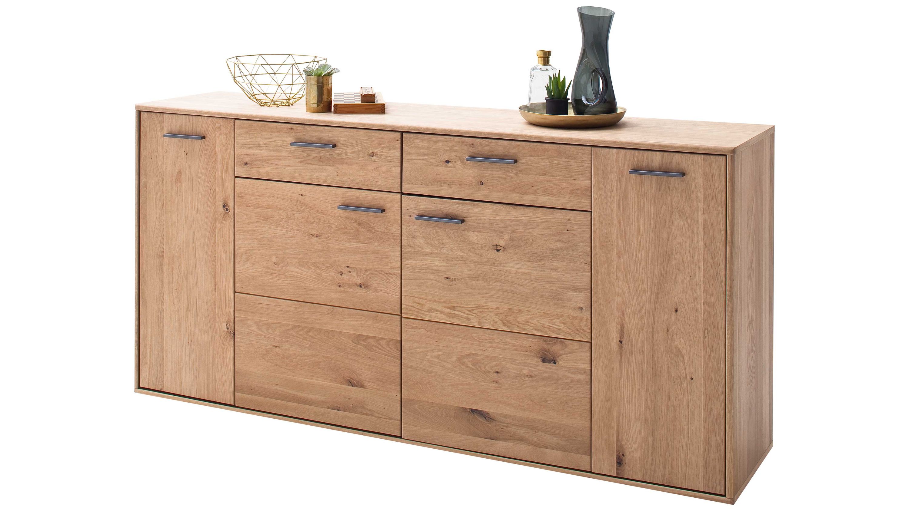 Sideboard mit Türen und Schubladen in heller Holzoptik Sideboard mit vier Türen und zwei Schubladen in heller Holzoptik mit schwarzen Griffen