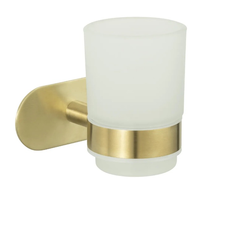Wandhalter in Gold mit satiniertem Glasbecher Leicht schräge erhöhte Aufnahme goldfarbenen Wandhalters mit satiniertem Glasbecher montiert an heller Wand