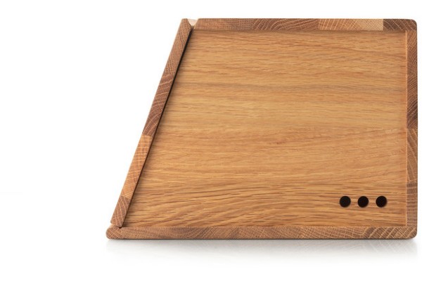 Holz-Brotkasten von der seite aufgenommen mit drei kleinen Löchern unten rechts