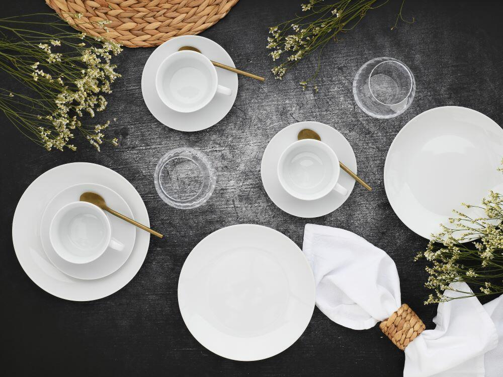 Creatable Kaffeeservice Luna – 18-teilig (20 x 20 x 2,5 cm, 9 x 9 x 6 cm, 14 x 14 x 2 cm)– Für 6 Personen – Porzellan Weiß – Modernes Design – Spülmaschinen- & Mikrowellengeeignet