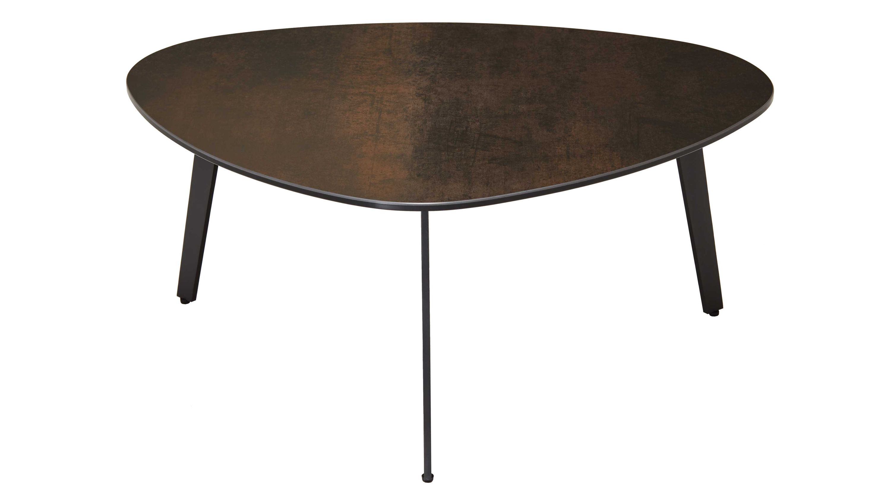 Dreibeiniger Couchtisch mit dreieckiger Tischplatte Dreibeiniger Couchtisch mit dreieckiger abgerundeter Tischplatte in rostbraun und schwarzen Beinen