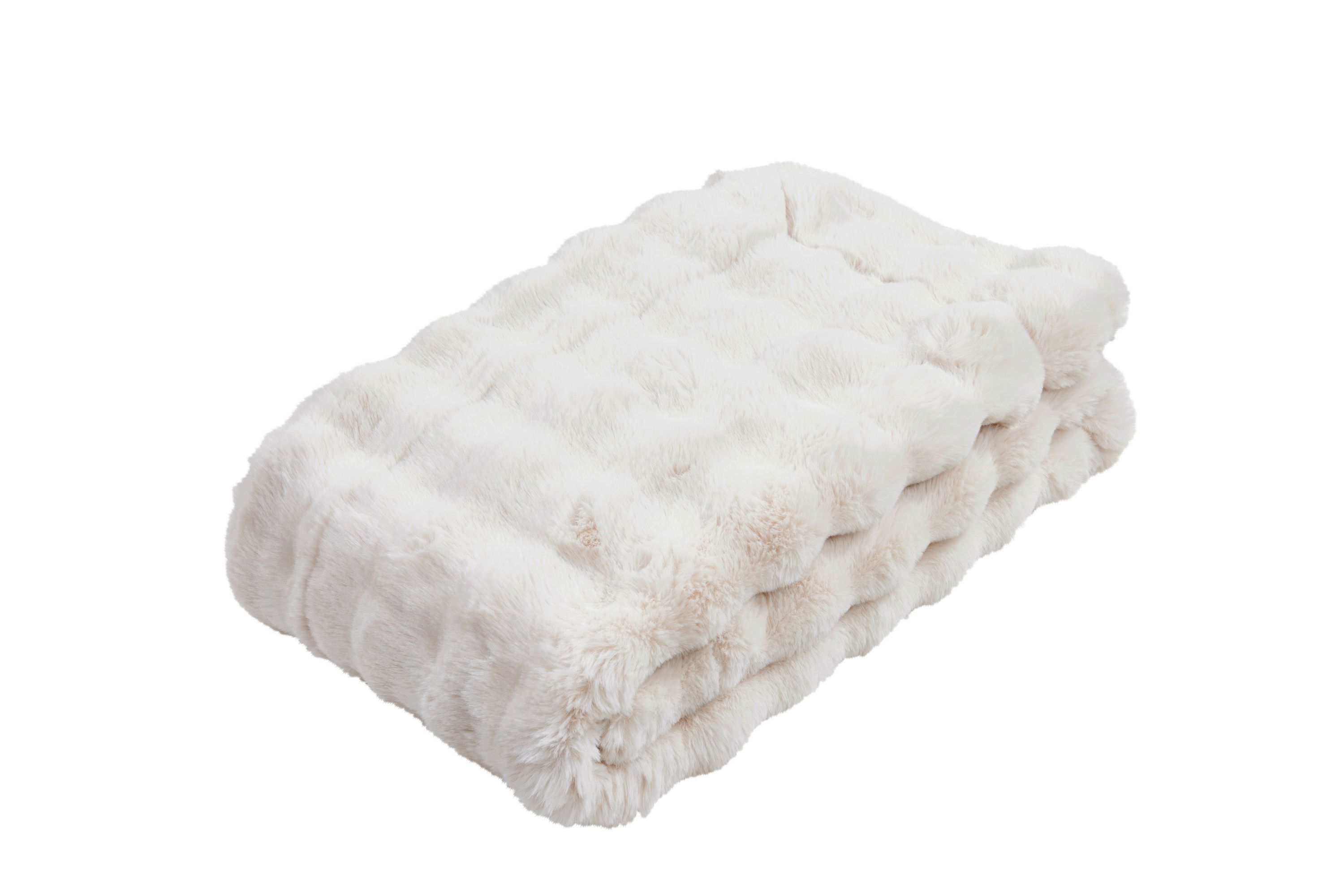 Gefaltete weiße Wohndecke mit flauschiger Oberfläche