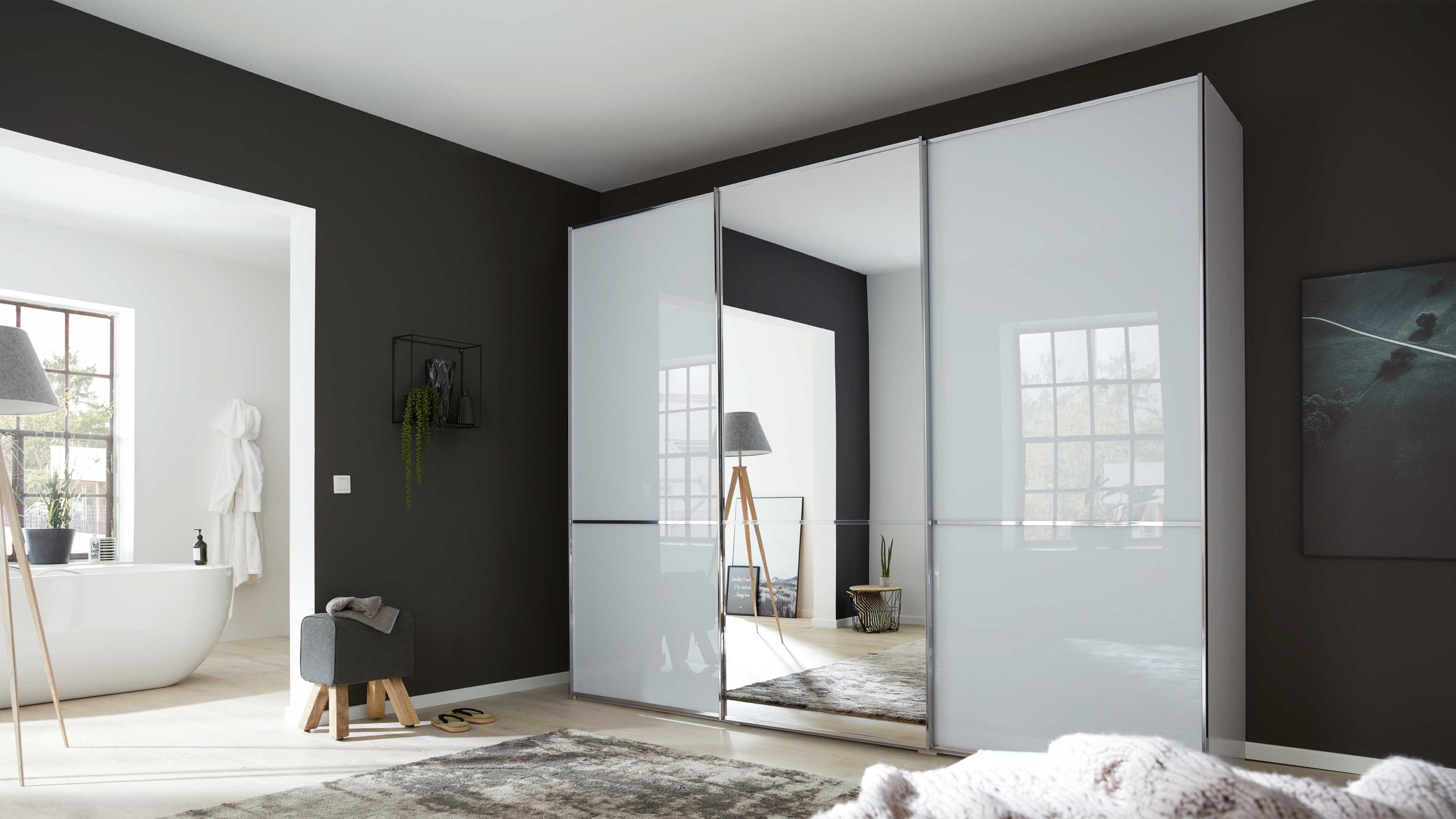 Interliving Kleiderschrank Serie 1205  Schwebetürenschrank 512 Weiß & Spiegel  drei Türen, Breite ca. 300 cm