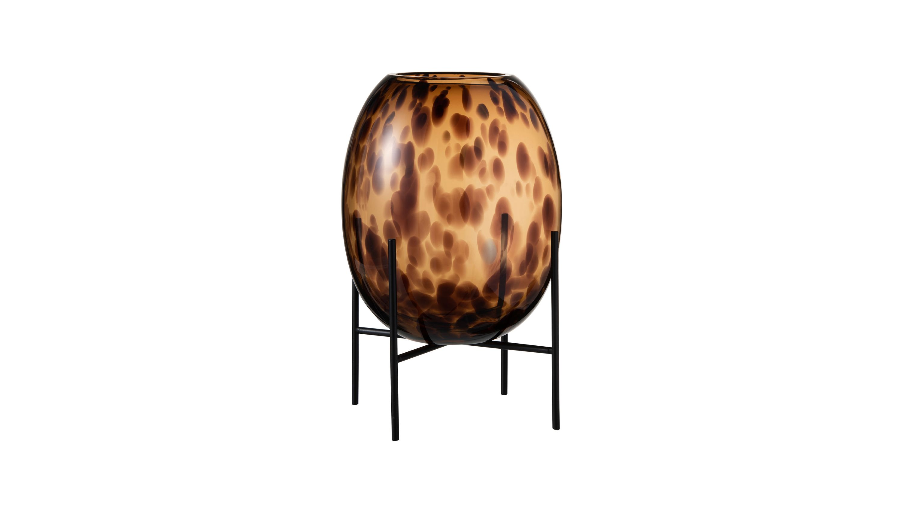 Braune Vase mit unregelmäßigen dunklen Flecken auf schwarzem Metallständer