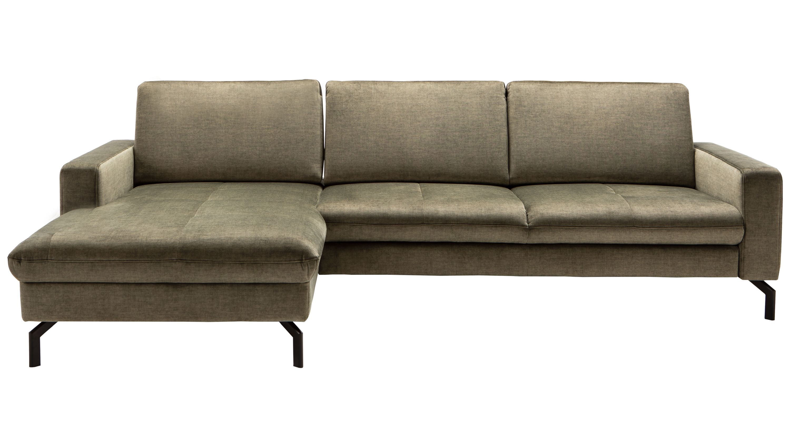 Ecksofa mit linksseitiger Liegefläche in olivgrünem Stoff mit Metallbeinen