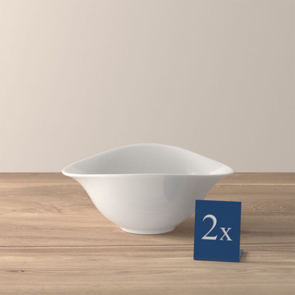 Zweiteilige Salatschalenset aus Frontalansicht  auf Holzuntergrund mit blauem 2x-Hinweis