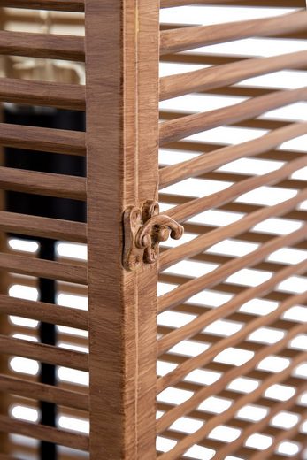 Diagonal verlattete Holzstruktur mit kleinem Riegel in der Mitte, frontal aufgenommen