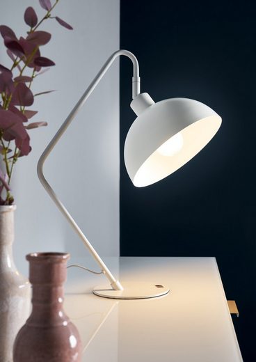 Weiße Schreibtischlampe mit gebogenem Arm, neben rosa Vase und Trockenblumen, seitlich fotografiert