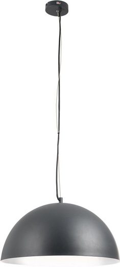 Schwarze Pendelleuchte mit Kuppelschirm Schwarze Pendelleuchte mit Kuppelschirm, an Kabel von der Decke hängend, aus leicht seitlicher Perspektive fotografiert