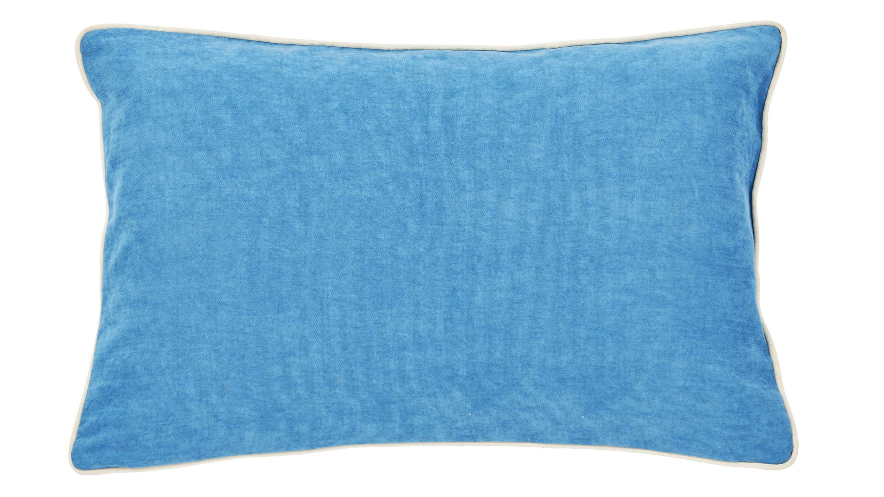 Rechteckige Kissenhülle in blau mit feinem Veloursbezug und heller Umrandung