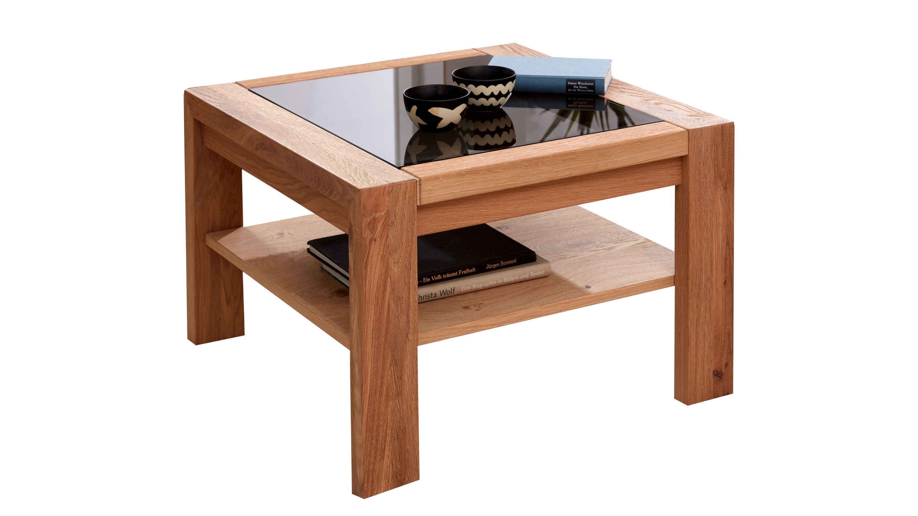 Quadratischer Couchtisch mit breiten Beinen und Ablageboden in biancofarbener Holzoptik und schwarzer Glasplatte