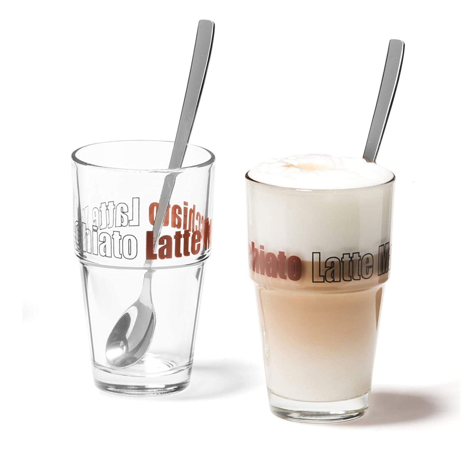 Zwei Latte-Macchiato-Gläser von Leonardo eines leer mit Löffel das andere befüllt stapelbar frontal