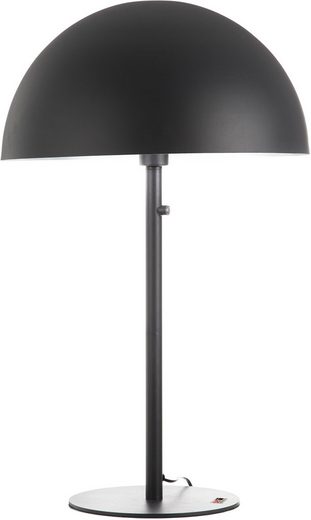 Schwarze Tischlampe mit Kuppelschirm und rundem Sockel, aus frontaler Perspektive fotografiert
