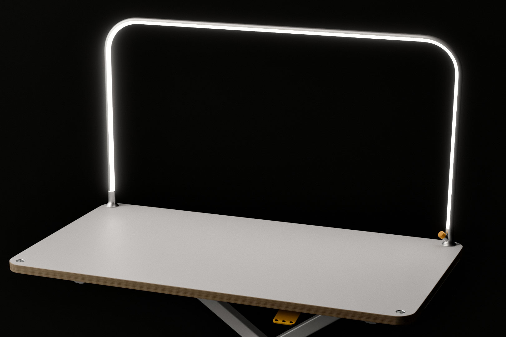 Aluminium-Schreibtischlampe mit rechteckigem Rahmen und hellem Licht auf dunklem Hintergrund.