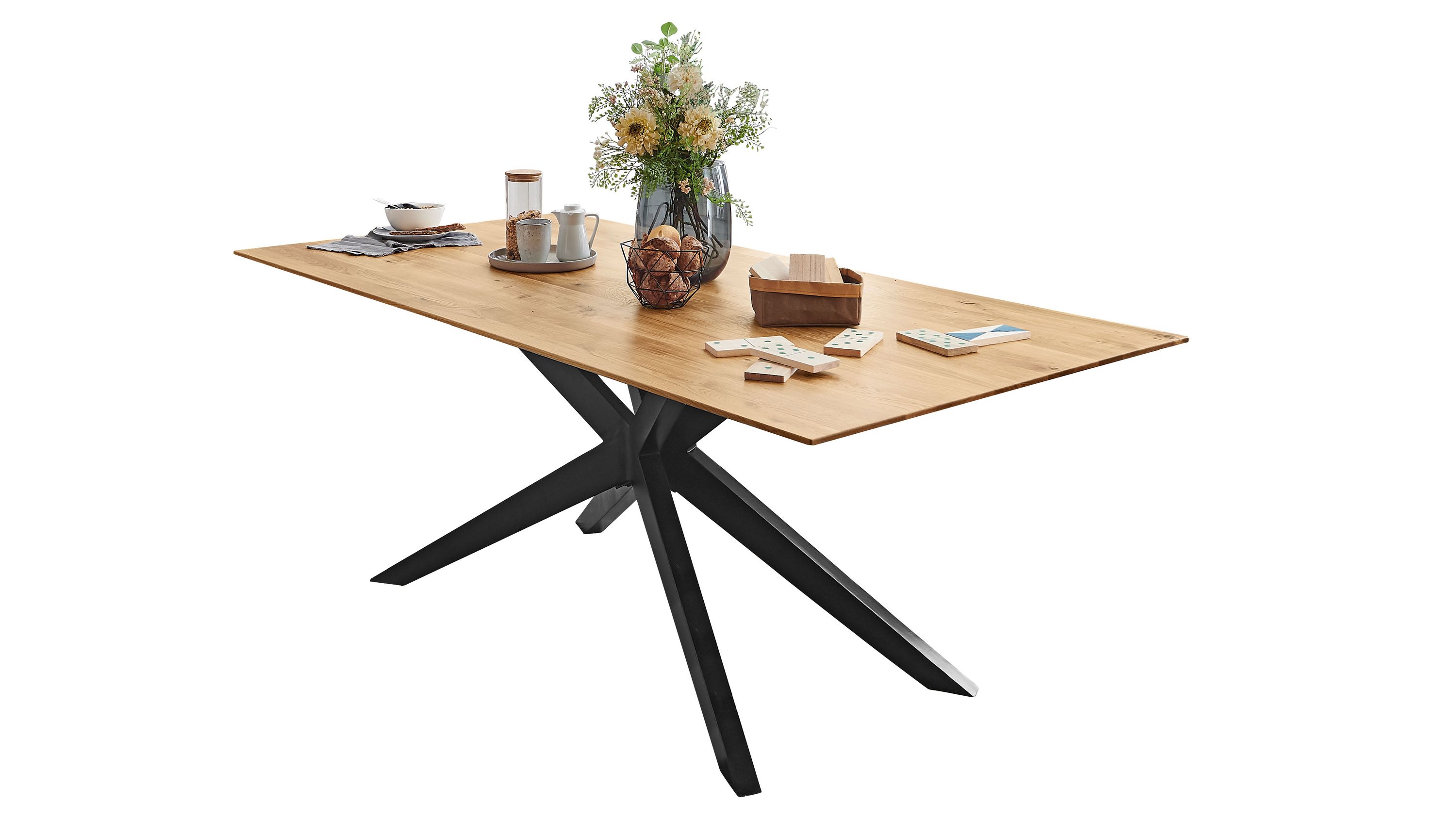 Esstisch mit Holzplatte und schwarzem Metallgestell Rechteckiger Esstisch mit heller Holzplatte und schwarzem dreibeinigem Gestell
